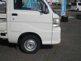 運転席ドアです。小キズ程度で綺麗です。タイヤは新品に交換致します。