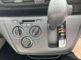 エアコンは細かい温度の調整がしやすいマニュアルタイプです
