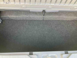 荷室下部収納スペース有り