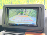 【バックカメラ】駐車時に後方がリアルタイム映像で確認できます。大型商業施設や立体駐車場での駐車時や、夜間のバック時に大活躍!運転スキルに関わらず、今や必須となった装備のひとつです!