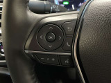 マルチインフォメーションディスプレイ内の表示切替や運転支援機能、オーディオの操作をステアリングから手を放さず行うことができ、運転に集中できます。