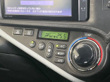【オートエアコン】一度お好みの温度に設定すれば、車内の温度を検知し風量や温度を自動で調整。暑い&hellip;寒い&hellip;と何度もスイッチ操作をする必要はありません。快適な車内空間には必須の機能ですね♪