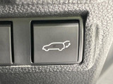 【パワーバックドア】スマートキーや運転席のボタンを押すだけでリアゲートが自動で開閉します!荷物を持っている時や、高い位置にあるバックドアを閉める際に便利な機能です♪