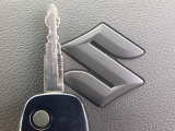 【キーレス】少し離れた場所からでもボタン一つでドアの開錠・施錠ができるのでとっても便利!ドアの鍵穴周りに傷をつけることもありません♪