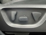 パワーシート搭載。微妙な調整が手軽にでき、最適なポジションで運転することが可能です。