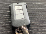 インテリジェントキーで鍵を出さずにエンジン始動&ドアロックの開閉操作が可能です。
