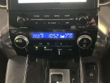 オートエアコンなので車内で快適に過ごせます。