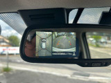 リバース時ナビの画面を変えたくないときは防眩ミラー内でも確認ができます。