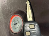 【キーレス】少し離れた場所からでもボタン一つでドアの開錠・施錠ができるのでとっても便利!ドアの鍵穴周りに傷をつけることもありません♪