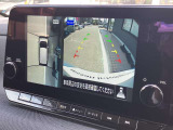 空から車を見たような「アラウンドビューモニター」!車の周りが一目で確認できるので、小さなお子様や障害物があっても安心して乗ることができます。