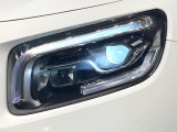 ●LEDヘッドライト:夜間走行時も良好な視界を確保し安心して運転できる高輝度LEDヘッドライトを装備!点灯速度が早く、消費電力も抑えられています。