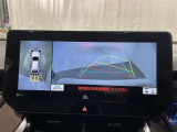 【パノラミックビューモニター】専用のカメラにより、上から見下ろしたような視点で360度車の周囲を確認することができます。