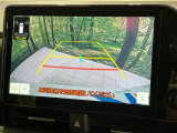 【バックカメラ】駐車時に後方がリアルタイム映像で確認できます。大型商業施設や立体駐車場での駐車時や、夜間のバック時に大活躍!運転スキルに関わらず、今や必須となった装備のひとつです!
