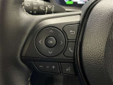 マルチインフォメーションディスプレイ内の表示切替や運転支援機能、オーディオの操作をステアリングから手を放さず行うことができ、運転に集中できます。