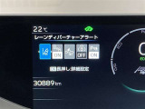 レーンディパーチャーアラートとは車線または走路からの逸脱の可能性を警告すると共に、車線または走路からの逸脱を避けるためのハンドル操作の一部を支援する機能です。詳細は販売店スタッフまでおたずねください。