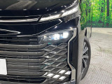 【LEDヘッドライト】悪天候や夜間走行時も良好な視界を確保し安心して運転できる高輝度LEDヘッドライトを装備!点灯速度が早く、消費電力も抑えられています。