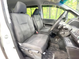 運転席シート廻りは使用感も少なく、良好な状態となっています。前オーナー様が丁寧に使っていたことがよくわかりますね。