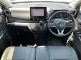 前席内装の全体像です。是非実車をご覧にお越し頂き実際にお座りください。