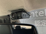 【ドライブレコーダー/車室内】車室内カメラによる車内および車側面の撮影記録が駐車時の安心を高めるとともに、走行中の幅寄せ対策や後方撮影(リヤガラス越し)にも対応しています。