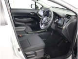 高いホールド性で運転姿勢が安定します。長距離ドライブでも疲れにくいのが魅力です。快適なドライビングライフをお送りください♪