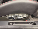 18way電動アダプティブスポーツシートプラス搭載です。