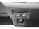 運転席と助手席にシートヒーターが付いています。
