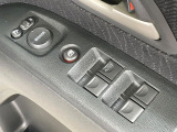 【電動格納ミラー】サイドミラーは電動格納式となっており、狭い駐車場でもキズがつくリスクを抑えられます。