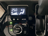 オートエアコンなので車内で快適に過ごせます。