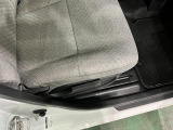 痛みの出やすい運転席シートの角、フロアマット、座面、ともに良好です