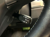 高速道路で便利な【クルーズコントロール】も装着済み。アクセルを離しても一定速度で走行ができる装備です。加速減速もスイッチ操作でOKです。