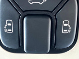 ★【両側電動スライドドア】 駐車場で隣の車が近い時、狭くて乗りにくい時ありますね、でもスライドドアなら開けた時に幅を取らず、とっても乗り降りが簡単です。大きな荷物の出し入れも後席から可能♪