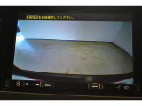バックモニター付き。車両後方の映像が画面に表示されるので、車庫入れが苦手な人も安心です。ただし、目視確認もお忘れなくお願いいたします。