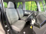 運転席シート廻りは使用感も少なく、良好な状態となっています。丁寧に使われていたことがよくわかりますね。