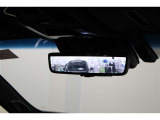前後方録画機能付デジタルインナーミラーです。車両後方カメラの映像をインナーミラー内のディスプレイに表示。切替レバーを操作することで、鏡面ミラーモードからデジタルミラーモードに切替えることができます。