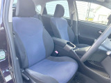 運転席まわりには十分なスペースがあり、大柄な方でもゆったり運転していただける環境です。
