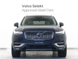 北欧らしさあふれる知的な美を形にしたラグジュアリーSUV、XC90。大胆でありながらもエレガントなスタイリングは、見る人の目に磨き上げられた強さを深く印象づけます。