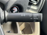 【オートライト(AUTO)】外の明るさをシステムが感知して、自動でヘッドライトが点灯します。ヘッドライトをつけ忘れを防ぐ便利機能です。
