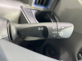 【オートライト】周りの明るさに応じて自動でヘッドライトの点灯・消灯ができる機能です!ライトの付け忘れ・消し忘れなどが無くなり、雨の日や夕方の走行も安心!トンネル通過時も便利ですね♪