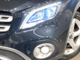 ●LEDヘッドライト:夜間走行時も良好な視界を確保し安心して運転できる高輝度LEDヘッドライトを装備!点灯速度が早く、消費電力も抑えられています。