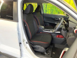 運転席シート廻りは使用感も少なく、良好な状態となっています。前オーナー様が丁寧に使っていたことがよくわかりますね。