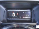 【明るく見やすいメーター】視認性が良く明るく見やすいメーター。運転者にとって見やすいメーターは運転していても疲れないですよね。
