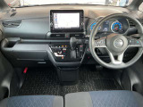 運転席まわりは機能的で操作しやすいです。