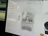 全席にシートヒーターを完備!画面上のイラストをタップするだけで、前後席それぞれの温度調整が直感的に行えます。肌寒い季節も車内全体で快適に過ごせます。