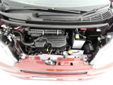 【エンジンルーム】・・・内外装だけでなくこちらもクリーニング済み。 納車までにもう1度しっかり点検いたしますので、安心してお乗りいただけると思います。