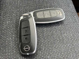 日産インテリジェントキー!遠くからでも鍵を開けられます。ハザード ランプが連動して光ってくれるのも 確認しやすくていいですよね♪