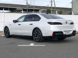 全国陸送可能です♪全国のお客様に特別な一台をお届けしております!ご来店が難しくとも安心してお車をお選びいただけますようスタッフ一同しっかりと対応させて頂きます。お気軽にお問い合わせ下さい
