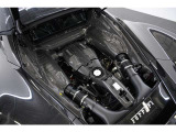 720ps/770Nmを発生するF154型3.9L V8ツインターボ。インターナショナル・エンジン・オブ・ザ・イヤーを4年連続受賞した歴史的名機です。
