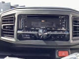 純正のワイドCD/USBチューナーでCD、ラジオやUSB/AUX入力により外部接続機器を聞くことが可能です。