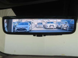 車両後方の視界をクリアに映し出す「デジタルインナーミラー」搭載です。