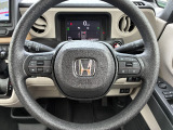 運転しやすいレイアウトのステアリングまわりです♪ 手元で各種操作ができる便利なステアリングスイッチを装備しております☆